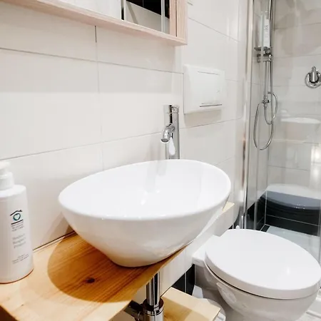 Myhomeincomo - Il Borgo Vico 56 アパート *